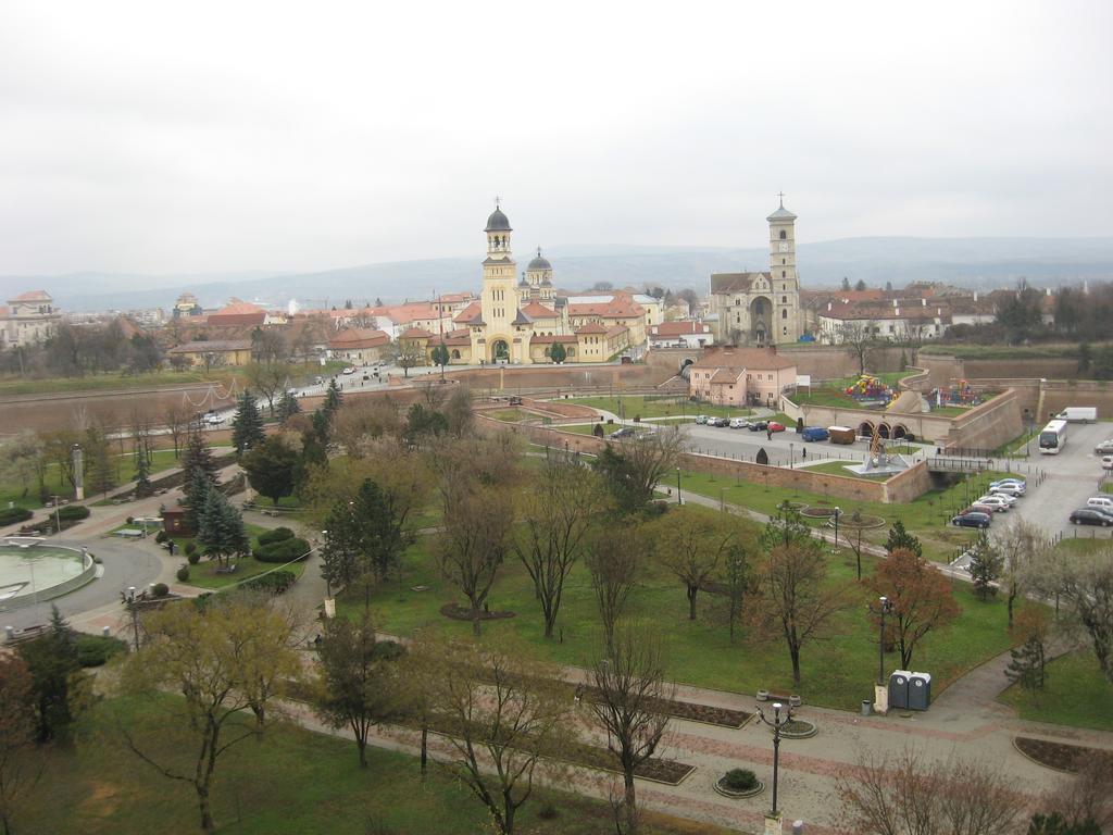 Panoramic Apartment Alba Iulia Bagian luar foto