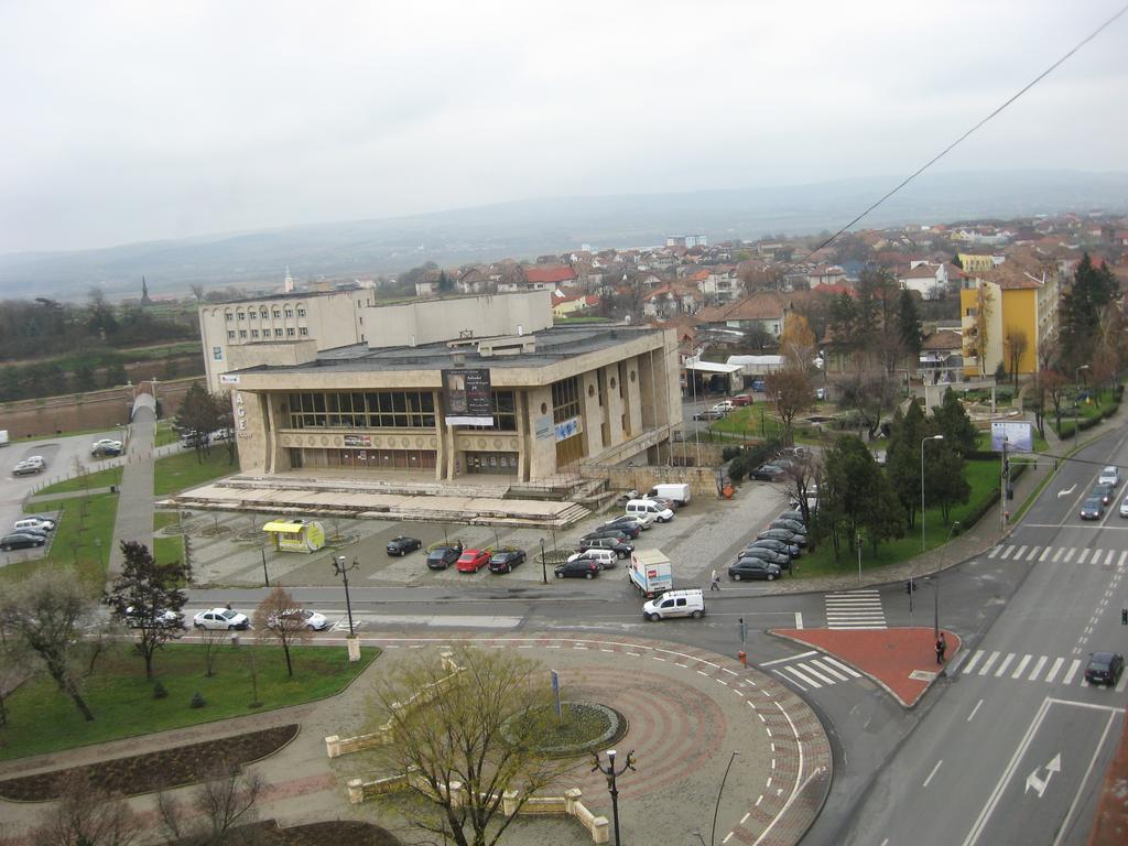 Panoramic Apartment Alba Iulia Bagian luar foto