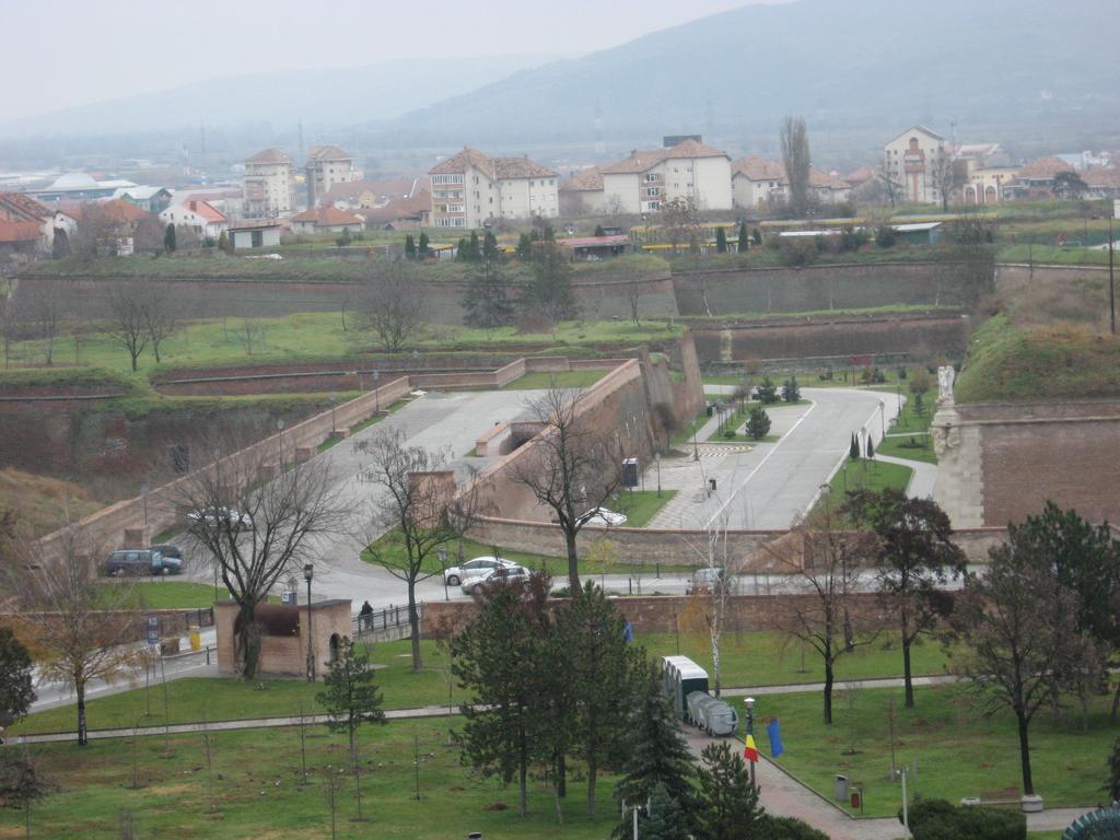 Panoramic Apartment Alba Iulia Bagian luar foto