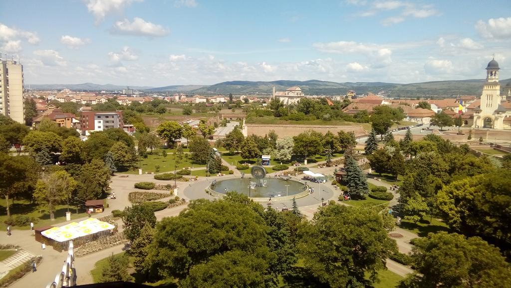 Panoramic Apartment Alba Iulia Bagian luar foto