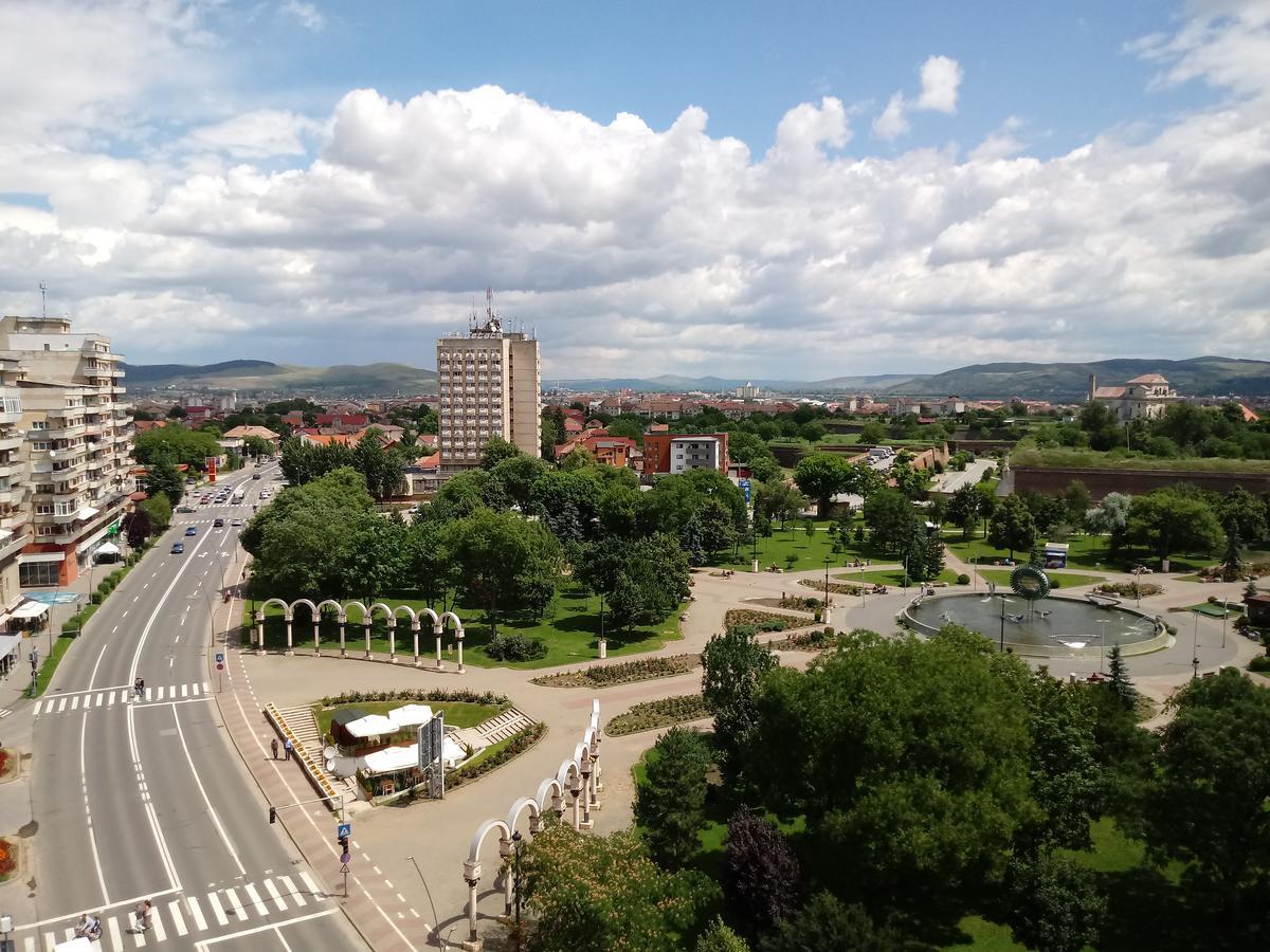 Panoramic Apartment Alba Iulia Bagian luar foto